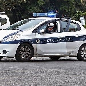 Roma, sindacati: "Aggredito vigile, ha un braccio rotto"