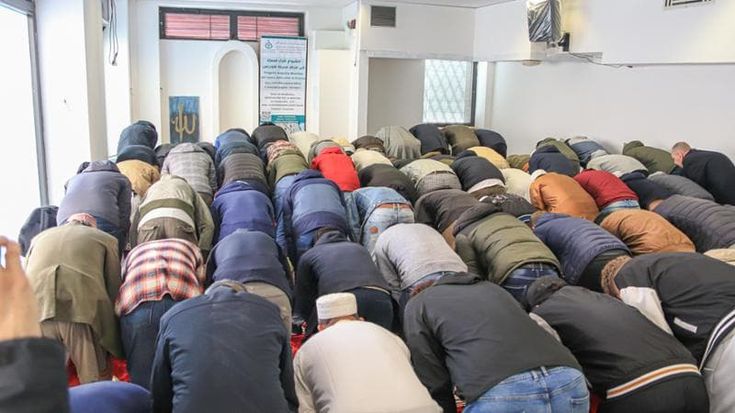 Le prime preghiere nella nuova moschea di Firenze. L’imam: “Una giornata importante”