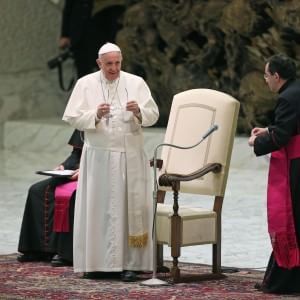Papa: "Impegnati in politica, ma non serve un partito di cattolici"