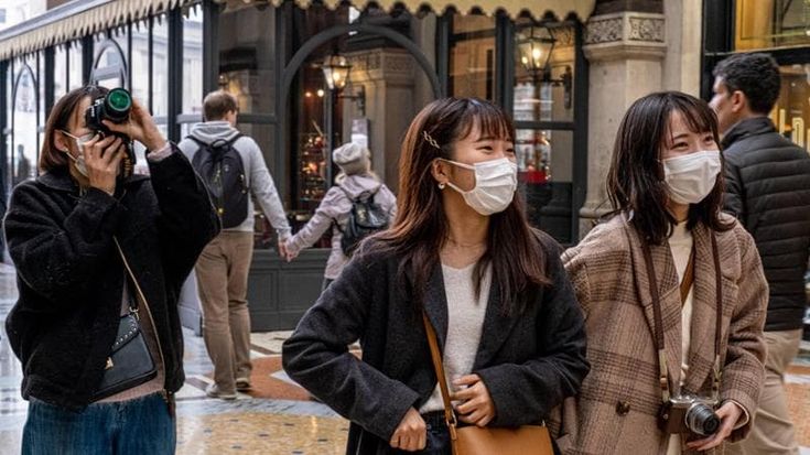 Il Covid? Circola ancora, ma adesso fa meno paura: “C’è immunità diffusa”