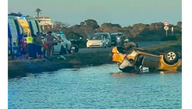 Due carabinieri italiani in vacanza a Formentera salvano turista finito in mare con l’auto