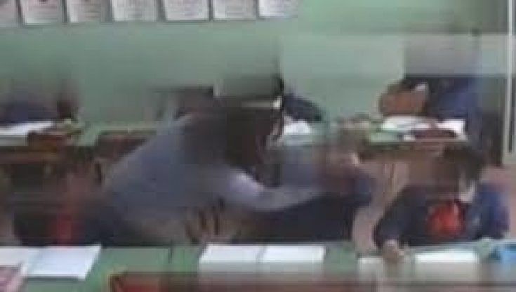 Brindisi, sospesa maestra violenta: urla e minacce ai bambini della prima elementare