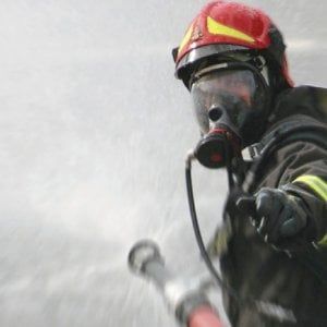 Baiano, auto in fiamme sulla A16
