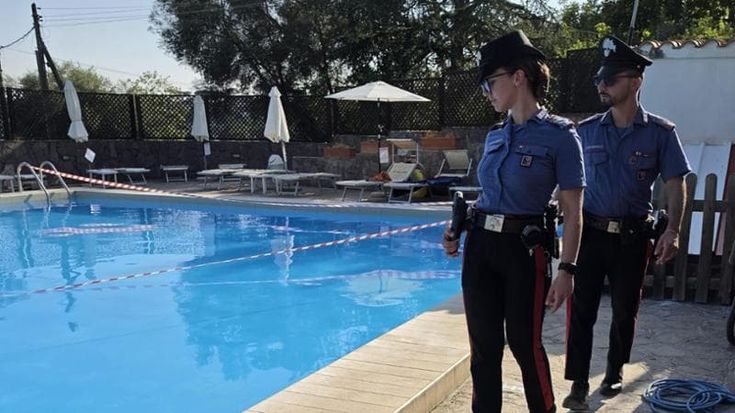 Piscine pericolose a Roma Nord: “Niente bagnini e troppo cloro nell’acqua”