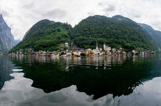 Austria. Hallstatt, il gioiello lacustre che il mondo adora e clona