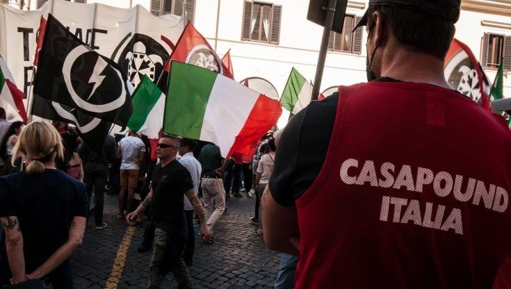 Il questore vieta la marcia di CasaPound a Roma: "Faremo un sit-in all'Esquilino". Gualtieri: "Roma sarà sempre antifascista"