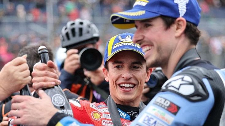 MotoGp, Gran Bretagna: Alex Marquez vince la Sprint Race davanti al fratello Marc. Male Bagnaia