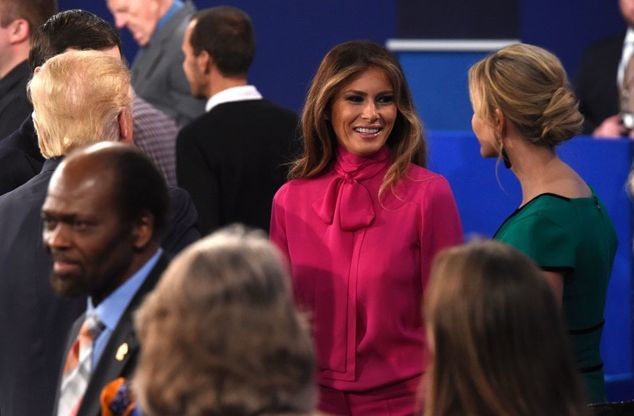 Usa 2016, quella camicia inappropriata di Melania Trump: scoppia il caso sul web