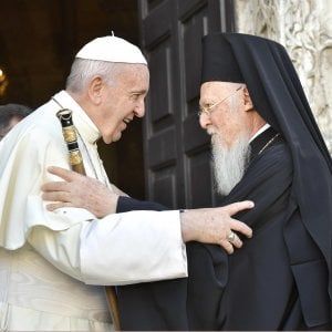 Papa Francesco a Bari: "Il Medio Oriente piange mentre altri lo calpestano in cerca di potere e ricchezze"