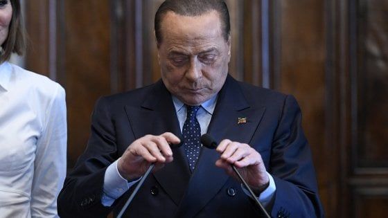 "Berlusconi diede 10 mila euro a Tarantini perché lo vide in difficoltà": a Bari depone la storica segretaria 