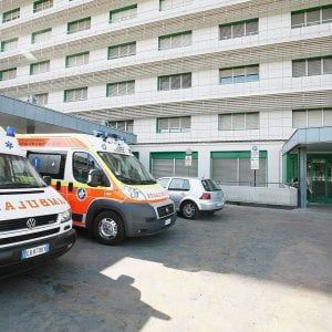 Rimini, beve da una bottiglietta e muore: forse era soda caustica