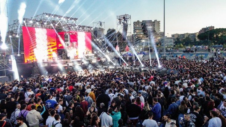 Scampia, i principi del rap e del pop in concerto: è festa con la musica