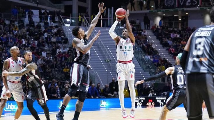 Basket, Final Eight: Virtus Bologna eliminata da Reggio Emilia