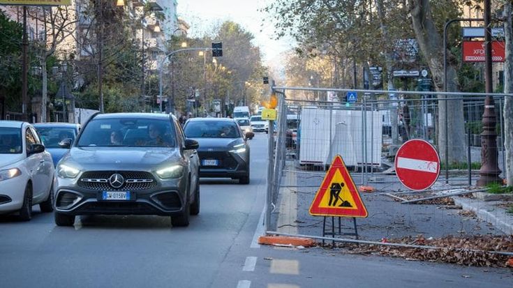 Marciapiedi di via Libertà: lavori in ritardo, altri sei mesi di disagi