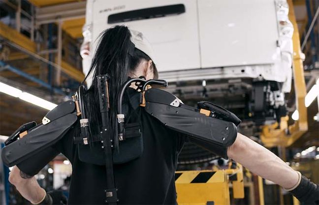 Nissan, gli esoscheletri entrano in fabbrica