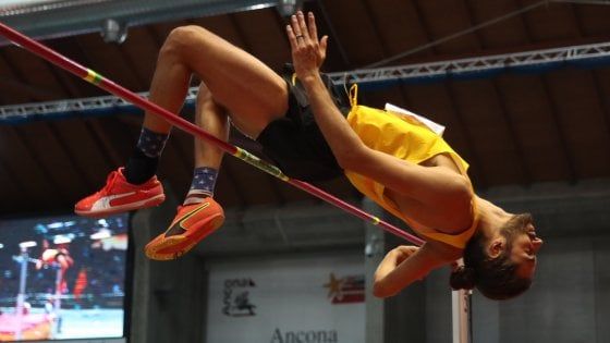 Atletica, Tamberi salta 2.32 agli assoluti indoor: in Europa nessuno come lui