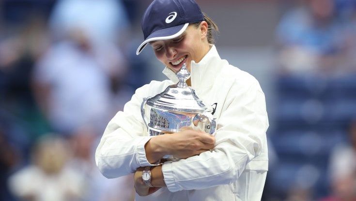 Iga Swiatek vince l'Us Open: battuta in finale Ons Jabeur, eguagliato il record Serena Williams