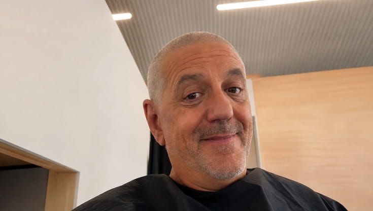 Capelli rasati per Giorgio Locatelli: “Un momento di passaggio per me, questo taglio lo sottolinea”