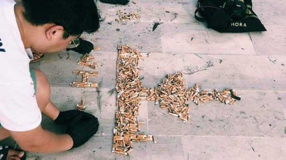 Mola di Bari, studenti raccolgono i mozziconi di sigaretta e riproducono fontana del paese