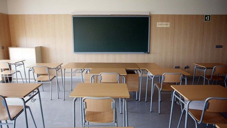 Scuola, gli assistenti per i disabili vanno assunti dal ministero: via all'iter per cambiare la legge