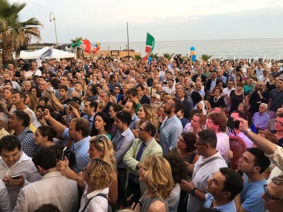 Il deejay in  Regione era alla consolle dei comizi di Bucci