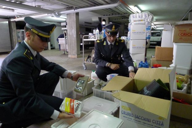 Arrestato dipendente pubblico che rivendeva merce del Comune