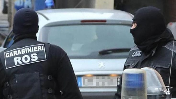 Sul desktop la bandiera nazista, chi è il suprematista di Pomezia: indagini su 10 account