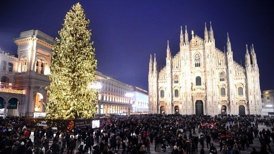 Maxi alberi illuminati, piste di pattinaggio e villaggi fatati: Milano si prepara al Natale