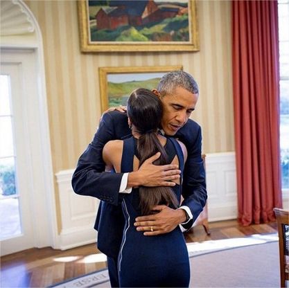 Obama abbraccia Misty Copeland: la ballerina afro star dei diritti