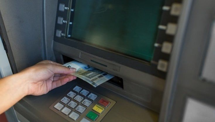 Bancomat, l'Antitrust boccia il nuovo modello delle commissioni: danneggia la concorrenza