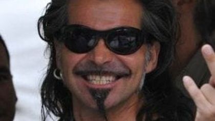 Sanremo, Pierò Pelù con Legambiente a ripulire la spiaggia