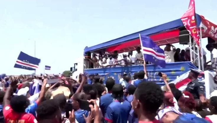 Capo Verde, per la nazionale al rientro dai Mondiali una parata nella capitale Praia