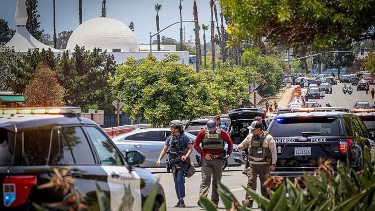 Spari in un centro islamico di San Diego, tre vittime. Morti i due assalitori