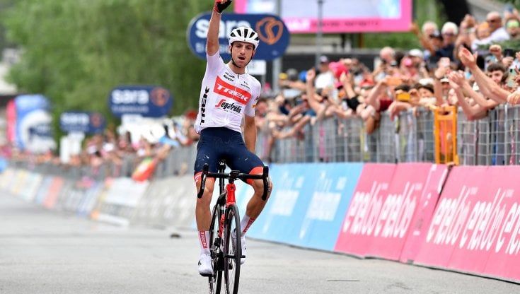 Giro d'Italia, Giulio Ciccone si riscatta; trionfo solitario a Cogne. Carapaz resta in rosa