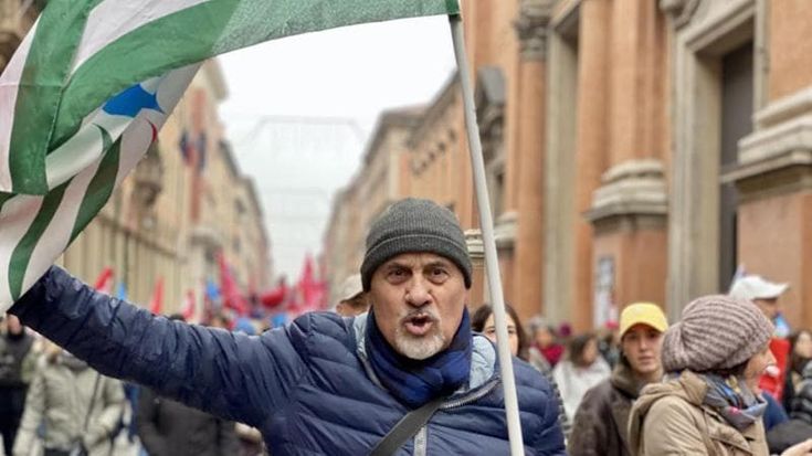 Il licenziato dalla Cisl: “Mi hanno cacciato da padroni delle ferriere, cambiando pure le serrature”