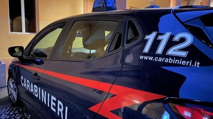 “Hanno tentato di violentarmi”: trentenne aggredita in via Belle Arti, salvata dai passanti