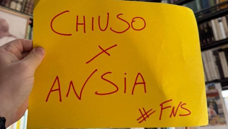 Napoli, c'è la partita: l'annuncio della libreria: "Chiuso per ansia"