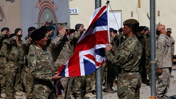Trump sminuisce le truppe Nato in Afghanistan. Starmer: “Parole offensive, si scusi”