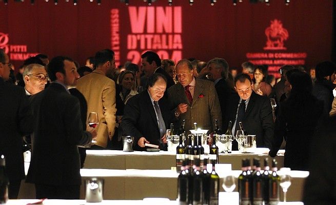 Presentate le guide de L'Espresso<br />la Toscana tra luci e ombre