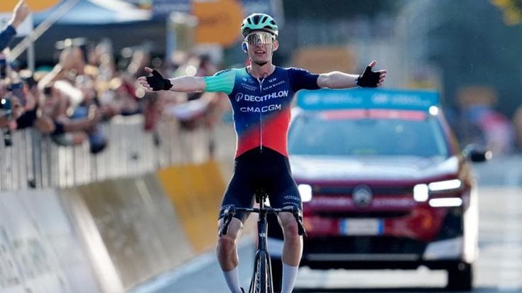 Paul Seixas conquista il Lombardia a 20 anni: battuto un record di Giovanni Gerbi, il Diavolo Rosso