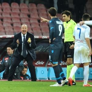 Napoli contro tutti, attacchi a arbitri e sistema. Ma il progetto Benitez sta fallendo