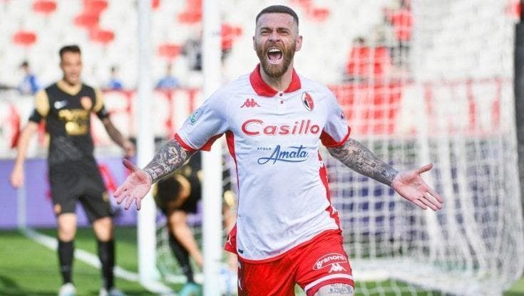 Il ritorno di Antenucci: “Per il Bari ripartire sarà complicato. Io qui per lavorare con i ragazzi”