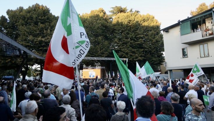Ultimi appelli al voto, pochi fuochi d’artificio: il centrodestra attacca la Von der Leyen