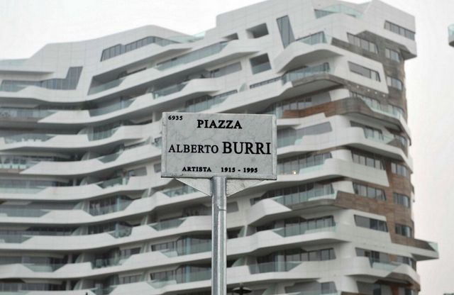 Milano, Alberto Burri e Tre Torri: a City Life nascono due nuove piazze