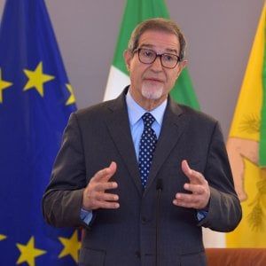 Riaperture, Musumeci non forza "Aspettiamo una settimana"
