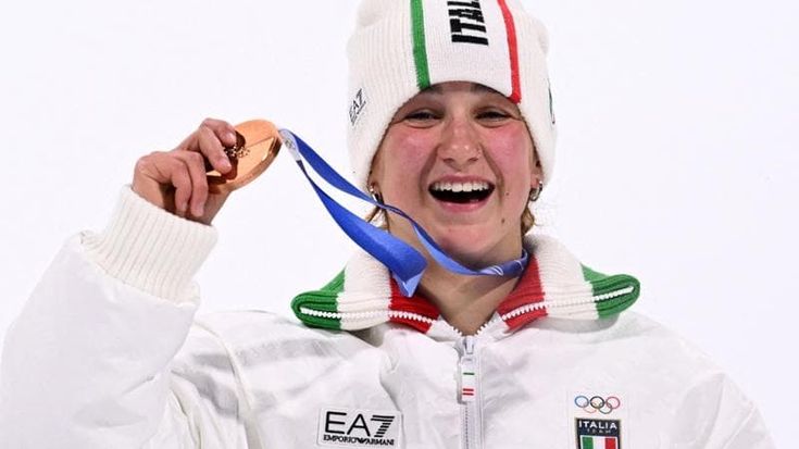 Olimpiadi 2026. Tabanelli vince il bronzo nel big air, argento per Eileen Gu