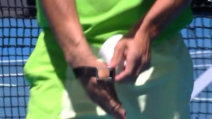 Whoop, cos’è il braccialetto che Alcaraz è stato costretto a togliere e perché è vietato