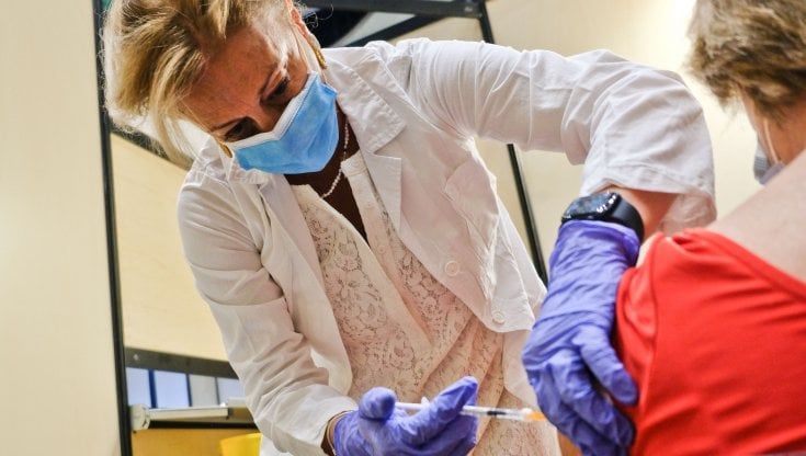 Covid, Donini: "Campagna vaccinale determinante per affrontare l’autunno"