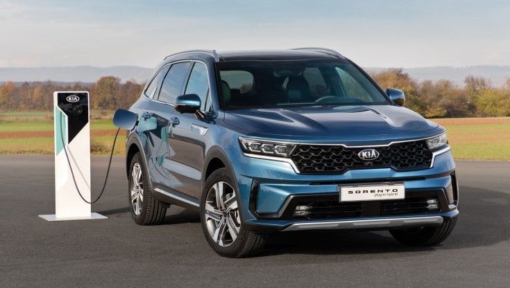 Ibrido ma con la spina, scende in campo il maxi Suv Sorento