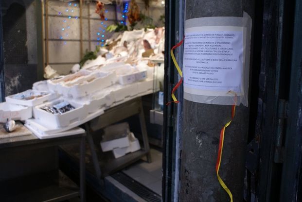 Roma, Trastevere tappezzata da manifesti: "Il Cinema America non doveva andare via"